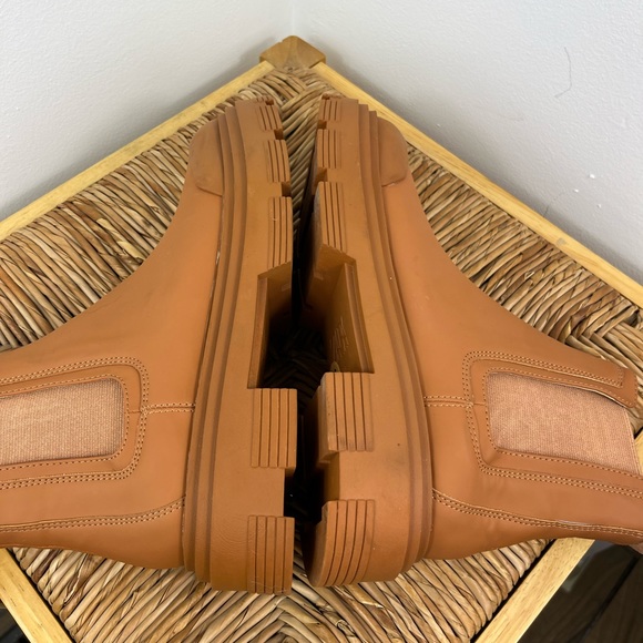 NWT Zara Tan Rubberized Platform Boots Sz 7 - Picture 8 of 11